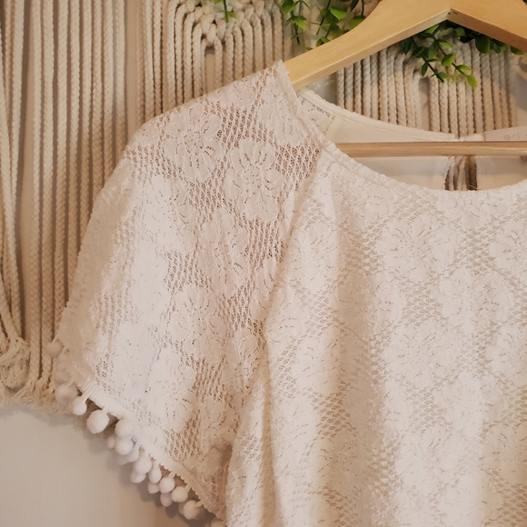 ANTHROPOLOGIE ERI + ALI White Floral Lace Boho Tasseled Pom Pom Top sz S - Picture 3 of 6